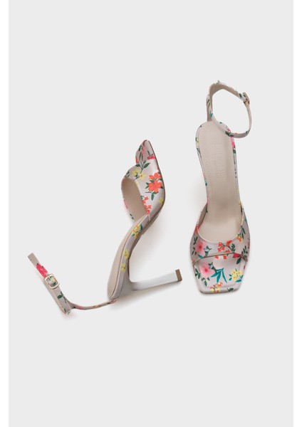 Arkası Açık Küt Burunlu Yüksek Topuklu Çiçek Desenli Kadın Ayakkabı