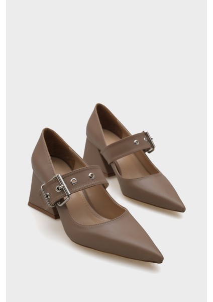 Sivri Burunlu Orta Topuklu Metal Tokalı Kadın Ayakkabı modelleri