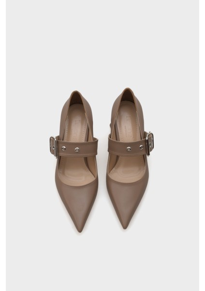 Sivri Burunlu Orta Topuklu Metal Tokalı Kadın Ayakkabı