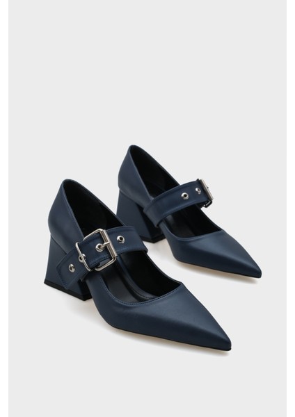 Sivri Burunlu Orta Topuklu Metal Tokalı Kadın Ayakkabı modelleri