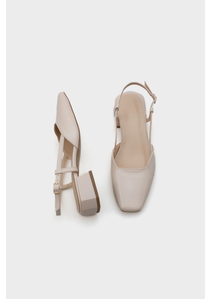 Arkası Açık Küt Burunlu Kalın Topuklu Rugan Kadın Ayakkabı