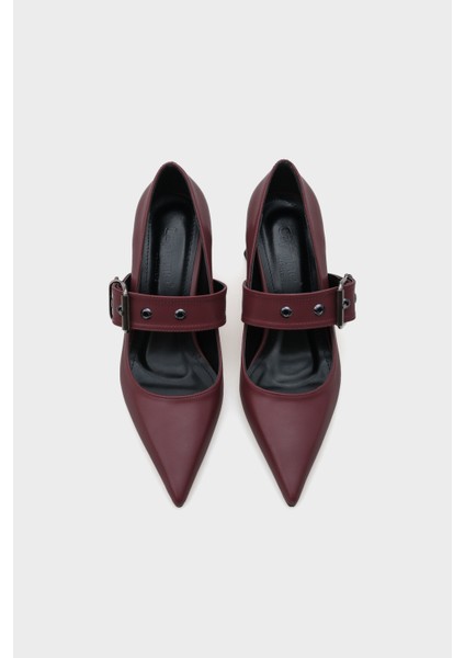 Sivri Burunlu Orta Topuklu Metal Tokalı Kadın Ayakkabı