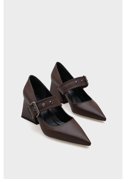 Sivri Burunlu Orta Topuklu Metal Tokalı Kadın Ayakkabı modelleri