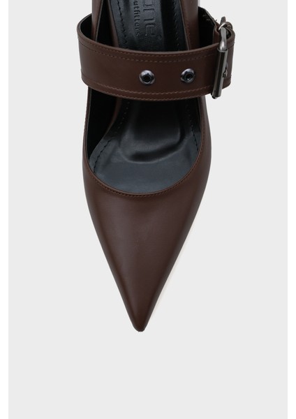 Sivri Burunlu Orta Topuklu Metal Tokalı Kadın Ayakkabı