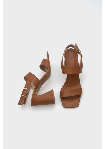 Tina Orta Topuklu Çift Bantlı Kadın Sandalet