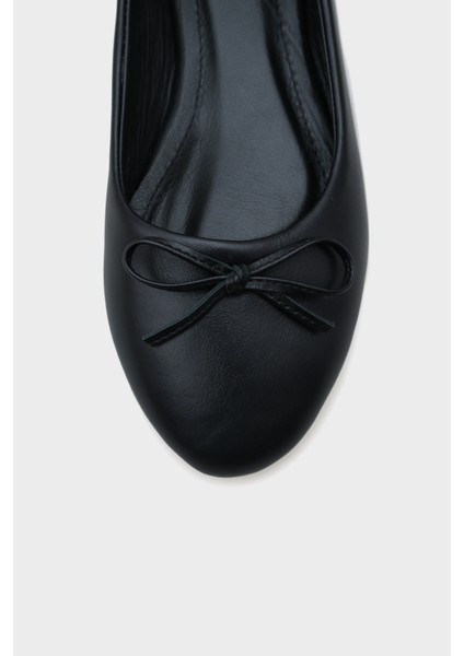 Deri Fiyonklu Yuvarlak Burunlu Kadın Babet