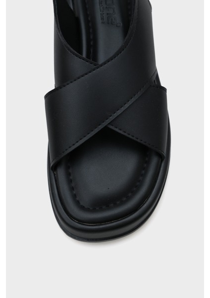 Dena Kadın Sandalet Suni Deri Çapraz Bantlı Kısa Topuk 41 Numara