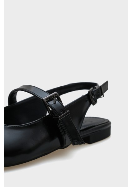 Arkası Açık Bantlı Toka Detaylı Sivri Burunlu Kadın Babet