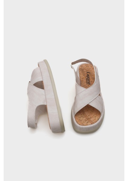 Dena Dolgu Topuklu Çapraz Bantlı Kadın Sandalet