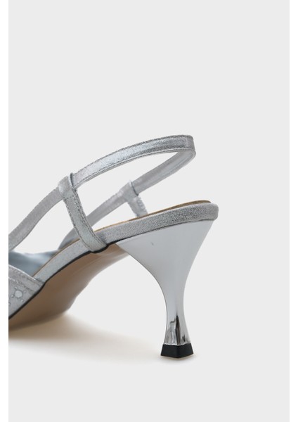 Arkası Açık Küt Burunlu Taşlı Orta Topuklu Kadın Ayakkabı