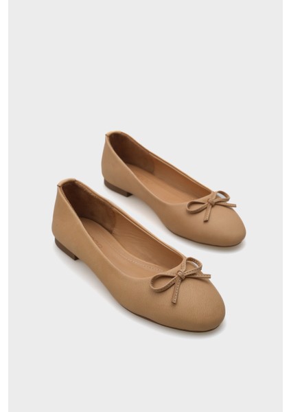 Deri Fiyonklu Yuvarlak Burunlu Kadın Babet