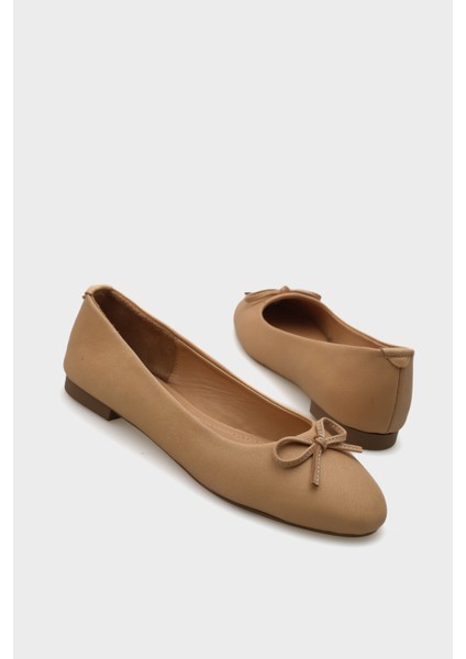 Deri Fiyonklu Yuvarlak Burunlu Kadın Babet