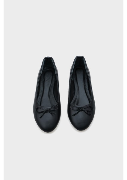 Deri Fiyonklu Yuvarlak Burunlu Kadın Babet