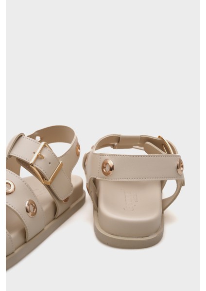 Valene Düz Topuk Metal Aksesuarlı Gladyatör Kadın Sandalet