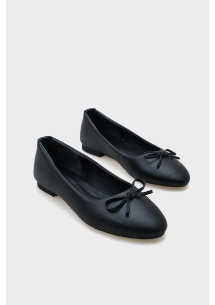 Deri Fiyonklu Yuvarlak Burunlu Kadın Babet