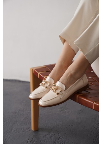 Metal Tokalı Kadın Loafer Ayakkabı