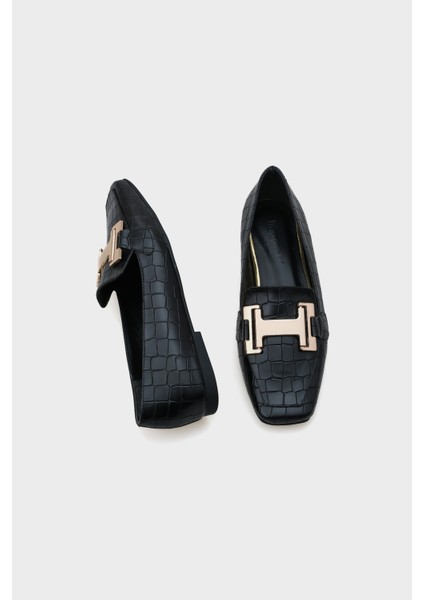 Küt Burunlu Metal Toka Aksesuarlı Kadın Loafer