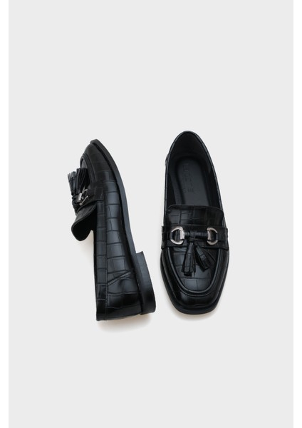 Metal Tokalı Püsküllü Kadın Loafer Ayakkabı