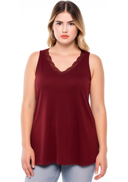 Kadın Büyük Beden Bordo, Ön Arka Dantel Detaylı Kolsuz Viskon Bluz 65N39138