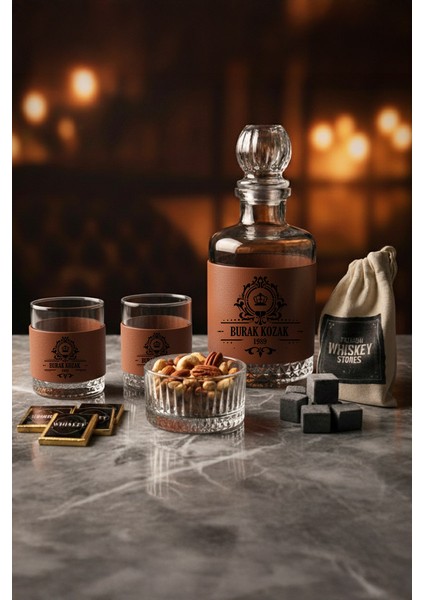 Deri Kaplı Isimli Viski Şişesi & Bardaklı Set – Çikolata ve Viski Taşlı – Berlin Scotch Özel