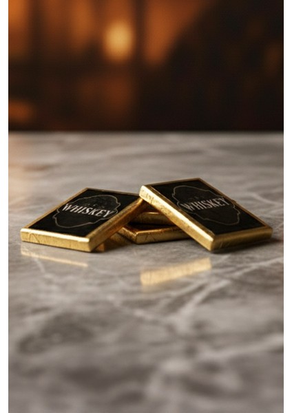 Deri Kaplı Isimli Viski Şişesi & Bardaklı Set – Çikolata ve Viski Taşlı – Berlin Scotch Özel
