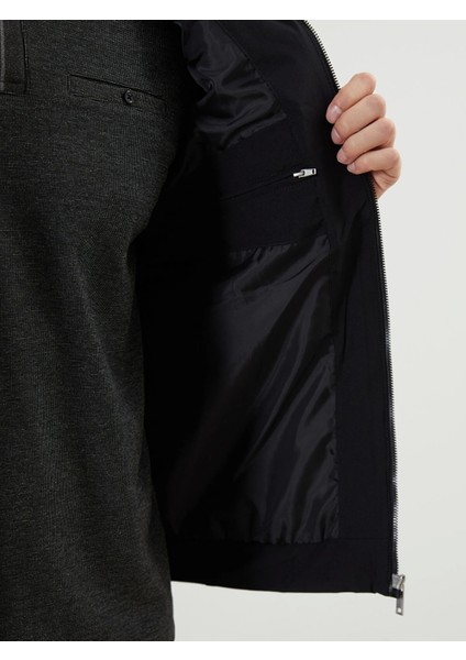 Lcwaıkıkı Classic Siyah Standart Kalıp Dik Yaka Erkek Şişme Yelek fırsatları