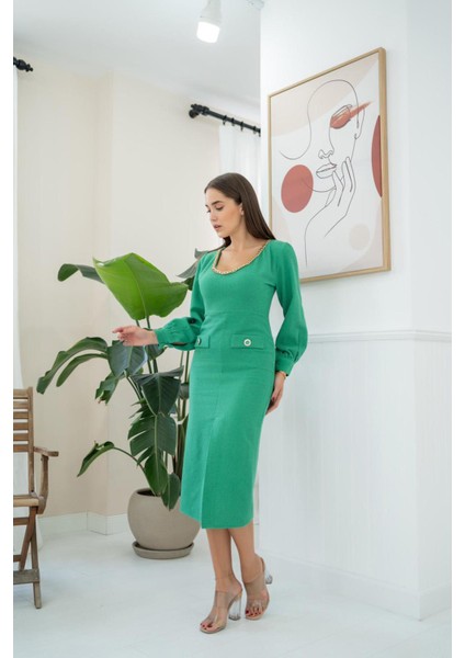 Geniş Boğazlı Elbise