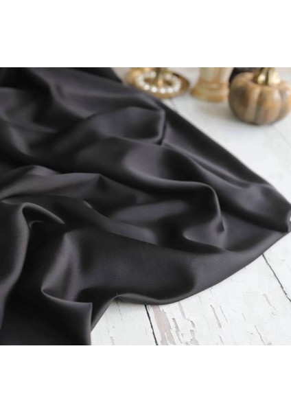 Ake•r Krep Saten Dökümlü Bir Kumaştır Siyah Renkte fırsatları