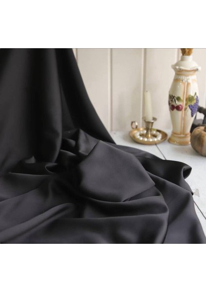 Ake•r Krep Saten Dökümlü Bir Kumaştır Siyah Renkte indirimleri