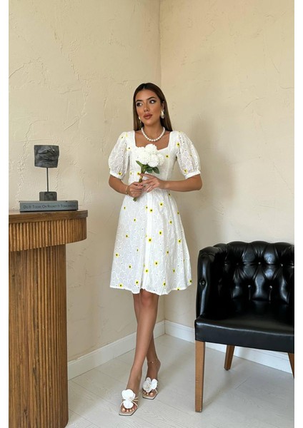 Kemerli Kare Yaka Elbise