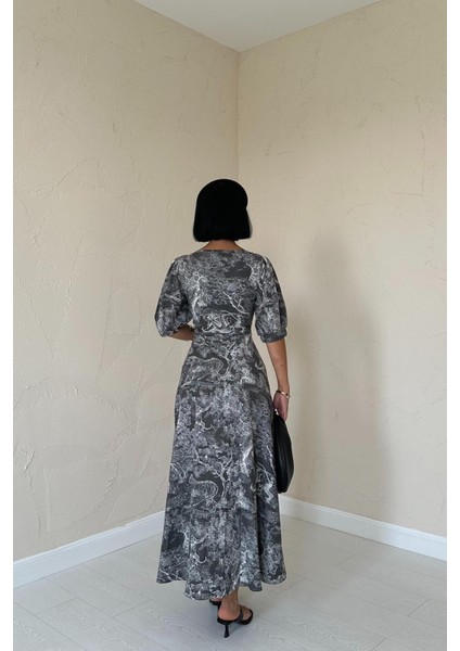 Önü Düğmeli Kalp Yaka Elbise fırsatları