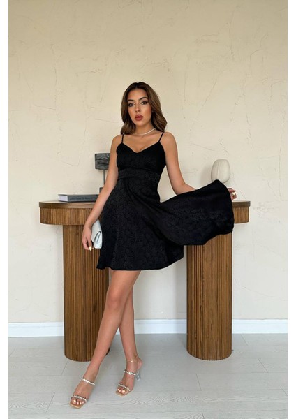 Jakarlı Asimetrik Elbise