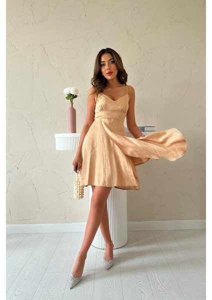 Jakarlı Asimetrik Elbise