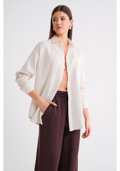 3833 Kadın Oversize Cepli Müslin Gömlek Naturel fırsatları