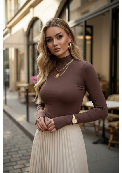 Parmak Geçmeli Kadın Body – Esnek Kumaş