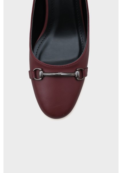 Yuvarlak Burunlu Orta Topuklu Metal Aksesuarlı Kadın Ayakkabı