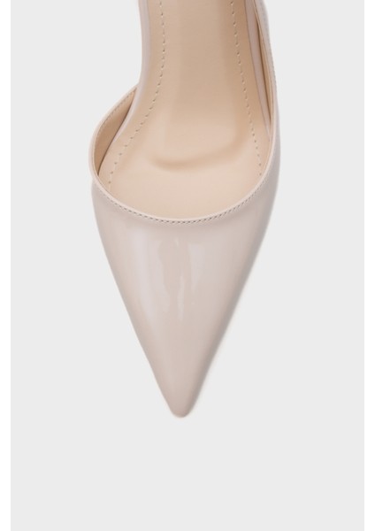 Sivri Burunlu Orta Topuklu Kadın Ayakkabı
