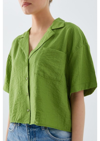 4556 Kadın Cepli Basic Crop Gömlek Olive fırsatları