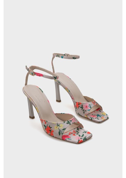 Arkası Açık Küt Burunlu Yüksek Topuklu Çiçek Desenli Kadın Ayakkabı