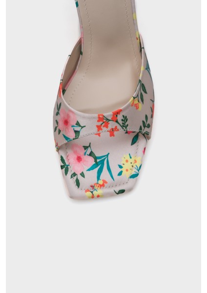 Arkası Açık Küt Burunlu Yüksek Topuklu Çiçek Desenli Kadın Ayakkabı