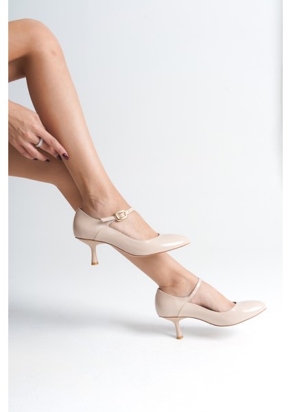 Yuvarlak Burunlu Tokalı Orta Topuklu Kadın Ayakkkabı