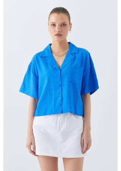 4556 Kadın Cepli Basic Crop Gömlek Saks Mavi