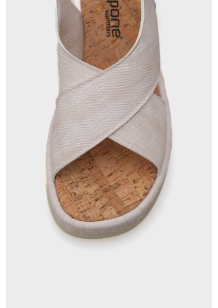 Dena Dolgu Topuklu Çapraz Bantlı Kadın Sandalet