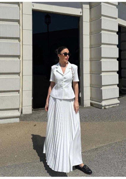 Kadın Kısa Kollu Ceket ve Pileli Etek Takım