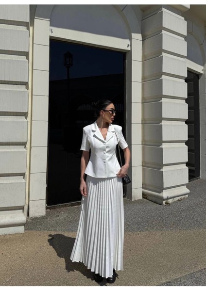 Kadın Kısa Kollu Ceket ve Pileli Etek Takım