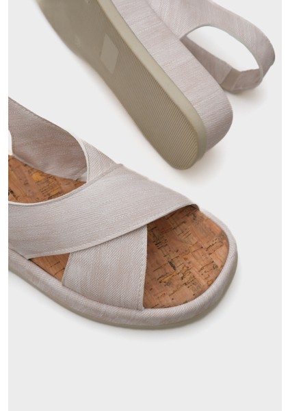 Dena Dolgu Topuklu Çapraz Bantlı Kadın Sandalet