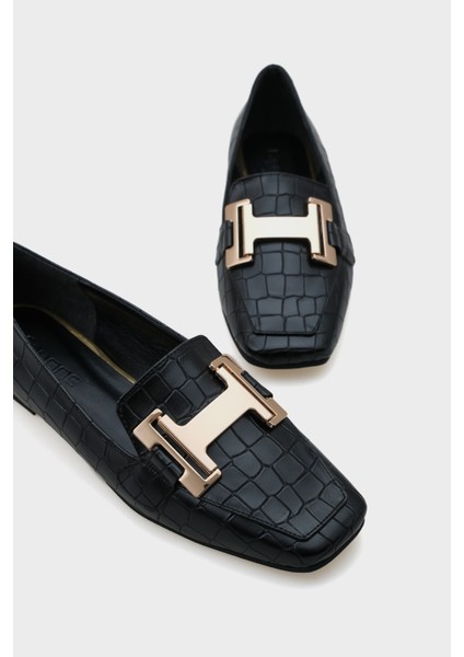 Küt Burunlu Metal Toka Aksesuarlı Kadın Loafer
