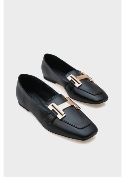 Küt Burunlu Metal Toka Aksesuarlı Kadın Loafer