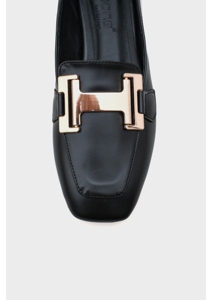 Küt Burunlu Metal Toka Aksesuarlı Kadın Loafer