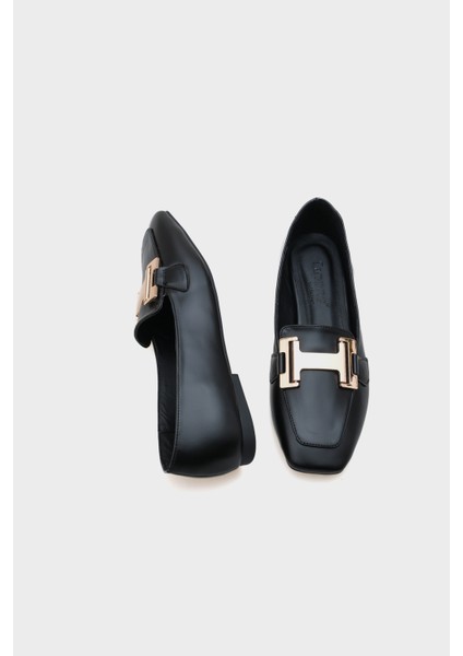 Küt Burunlu Metal Toka Aksesuarlı Kadın Loafer